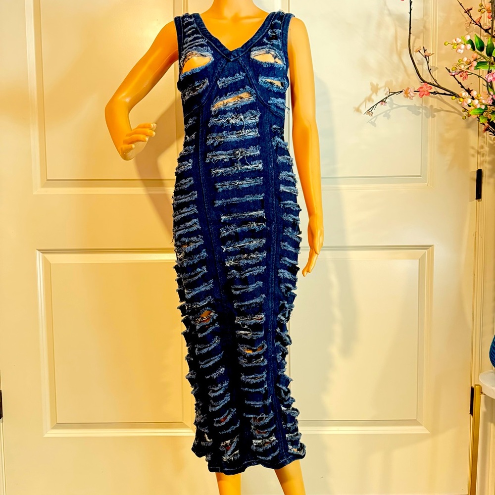 New Akira SHE'S GOT IT SHREDDED DENIM MIDI DRESS IN DARK BLUE - Picture 11 of 12